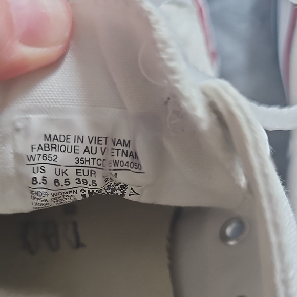 Converse White and Red Kids Sneakers - Picture 5 of 5